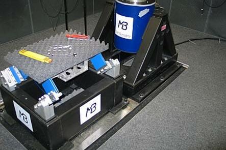 Energizer Black shaker system with horizontal actuator arm